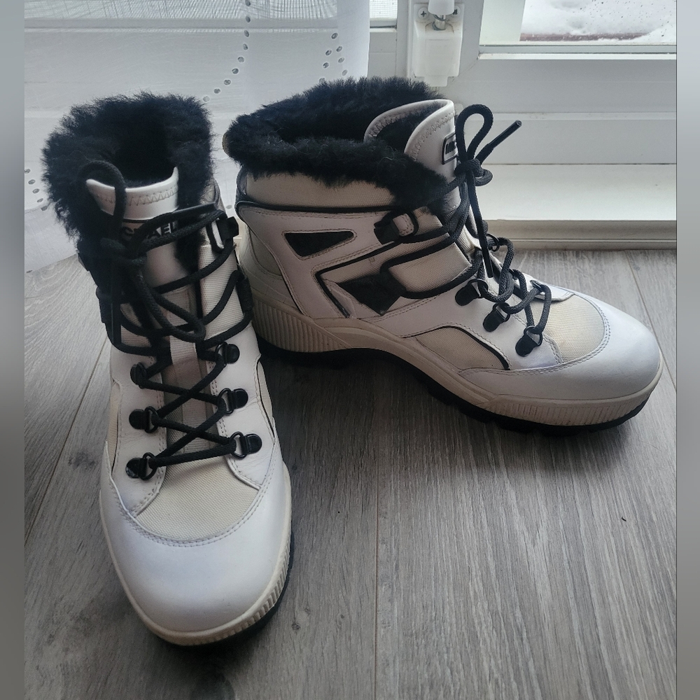 Michael Kors Winter Boots Size 8 - Picture 4 of 9